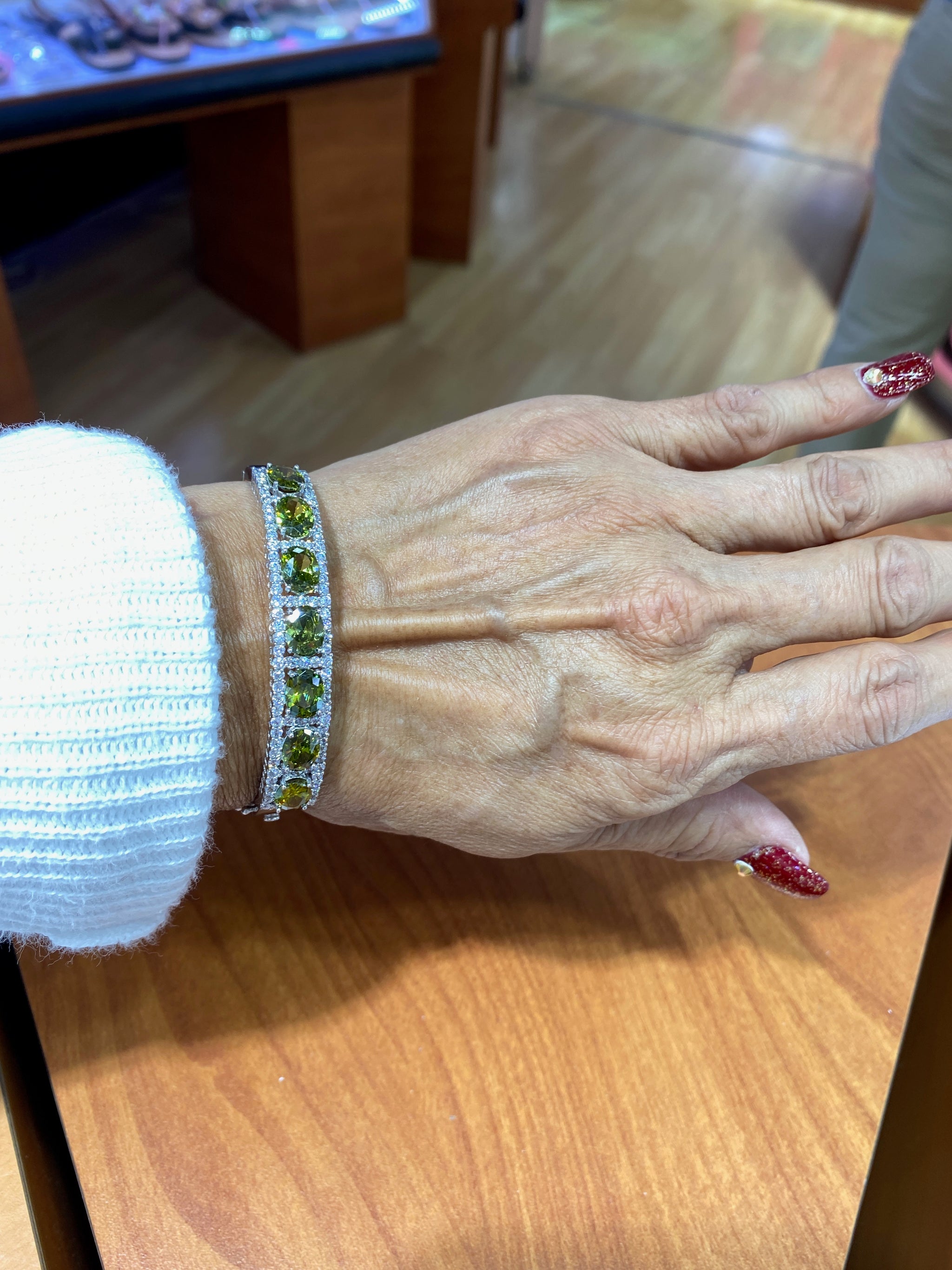 Collana Con Peridoto Verde In Argento 925: Un Gioiello A Forma Di Foglia, Perfetta Per L'Estate - 3