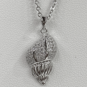 Charming & Highly Detailed Silver Shell Pendant Necklace